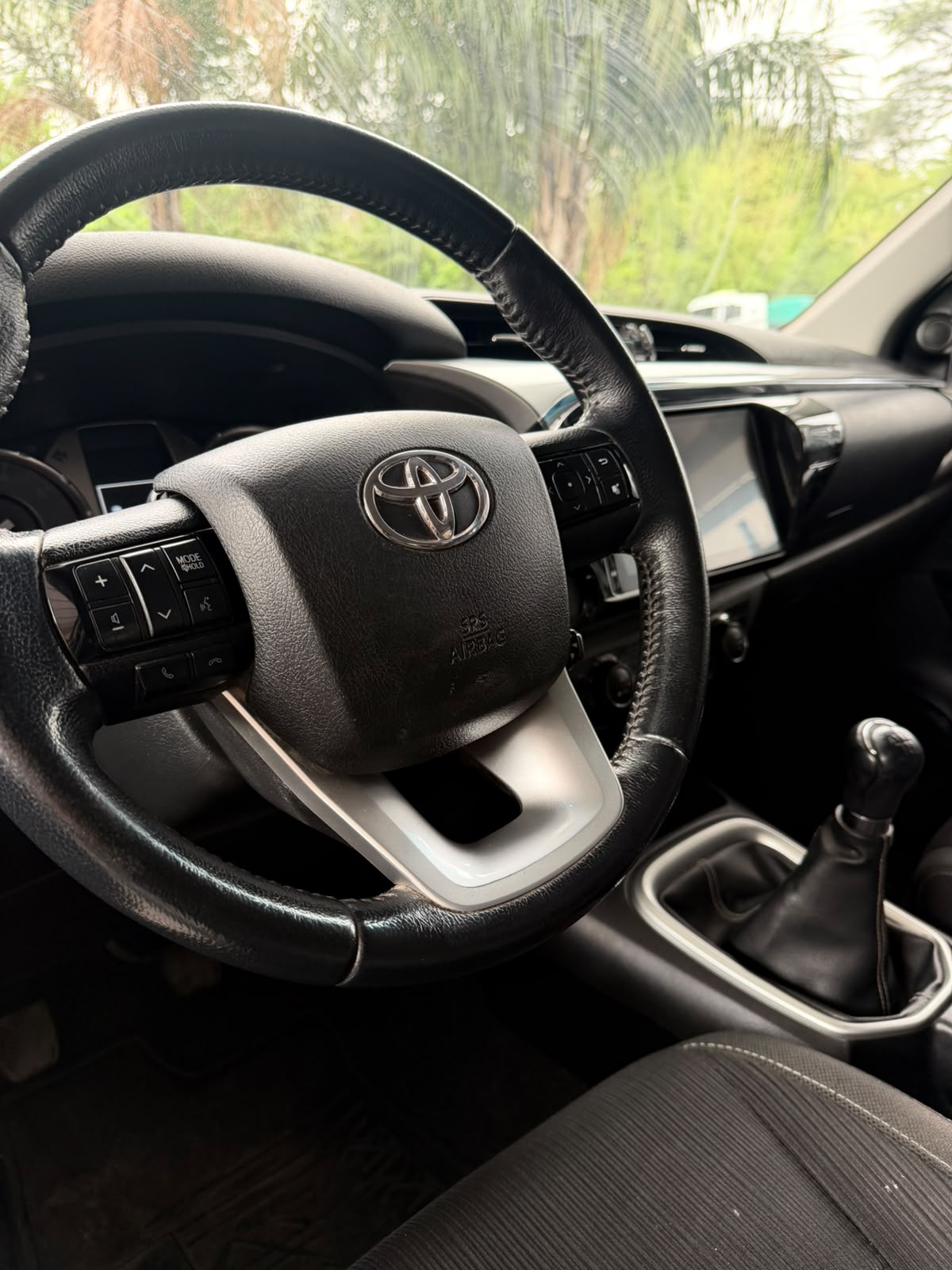 TOYOTA - HILUX  SRV  2.8  4X4 - MANUAL  - 2023